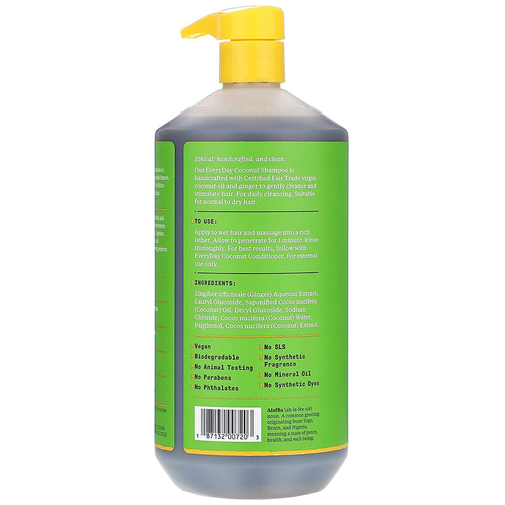 Espuma cremosa de shampoo de coco Alaffia para hidratar.