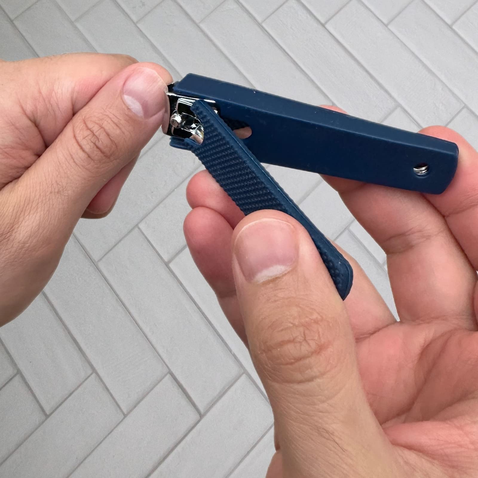 ALAZCO Stainless steel construction for durable daily grooming