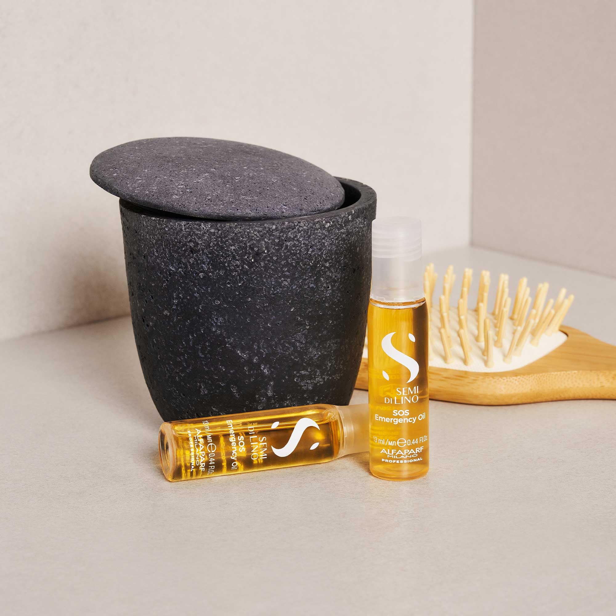 ALFAPARF Milano Semi di Lino SOS oil packaging emphasizes color-safe care