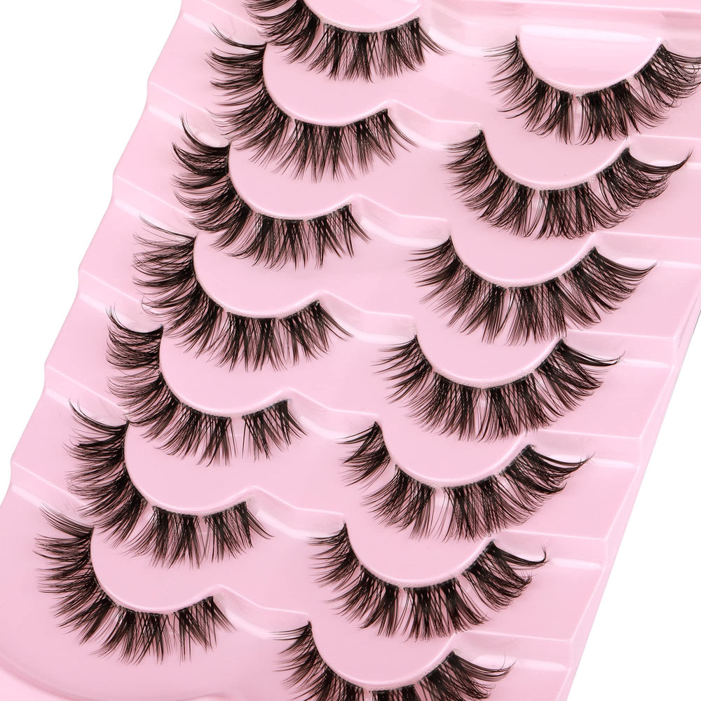 Featherlight silk fibers keep ALICE lashes comfortable all day.