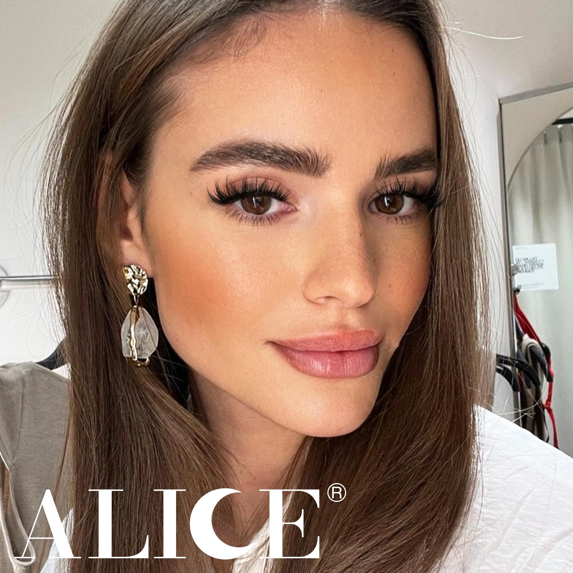 ALICE DIY application step-by-step demonstrates easy, beginner-friendly lash styling.