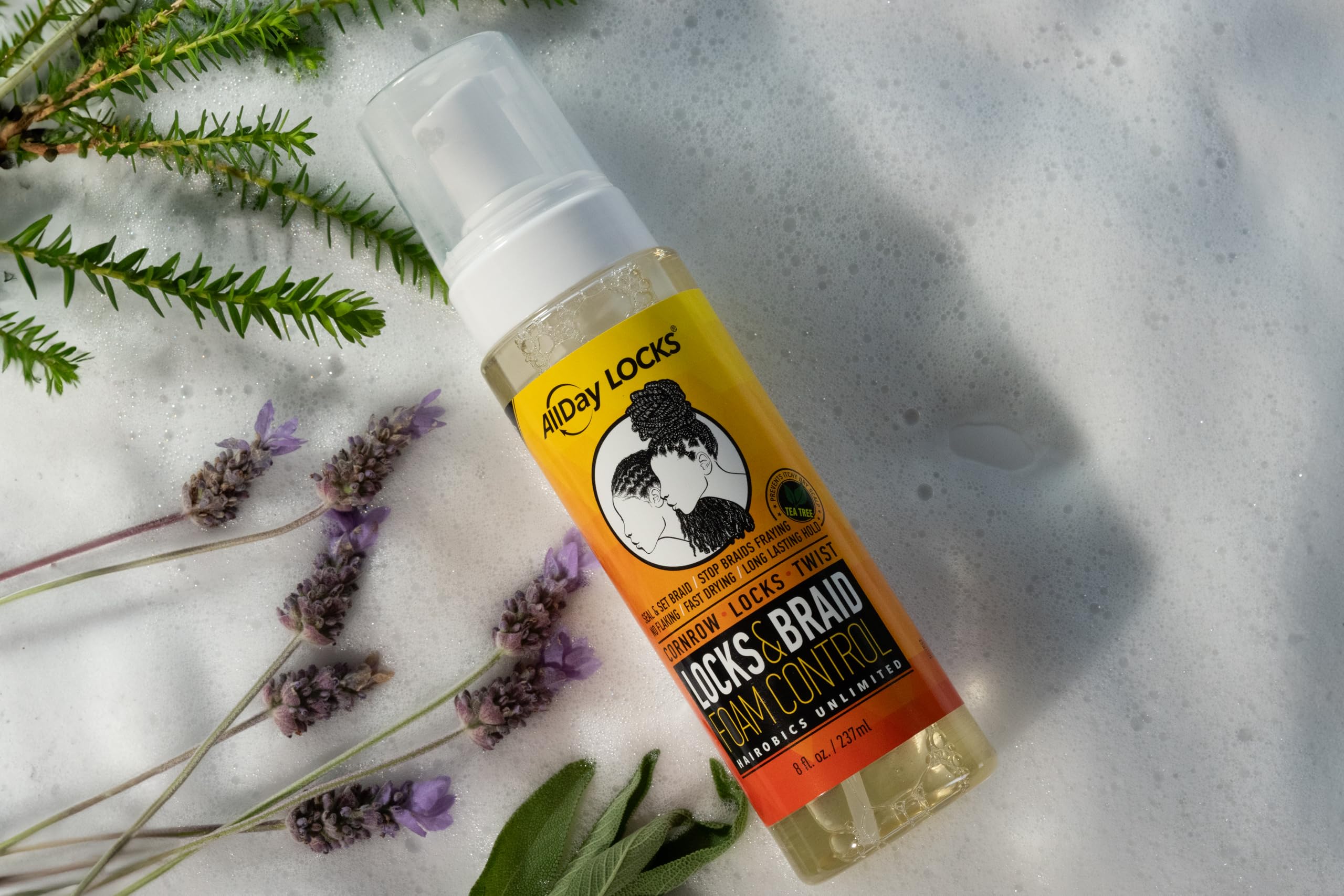 AllDay Locks Braid Foam reduce frizz y flyaways para un estilo más limpio.