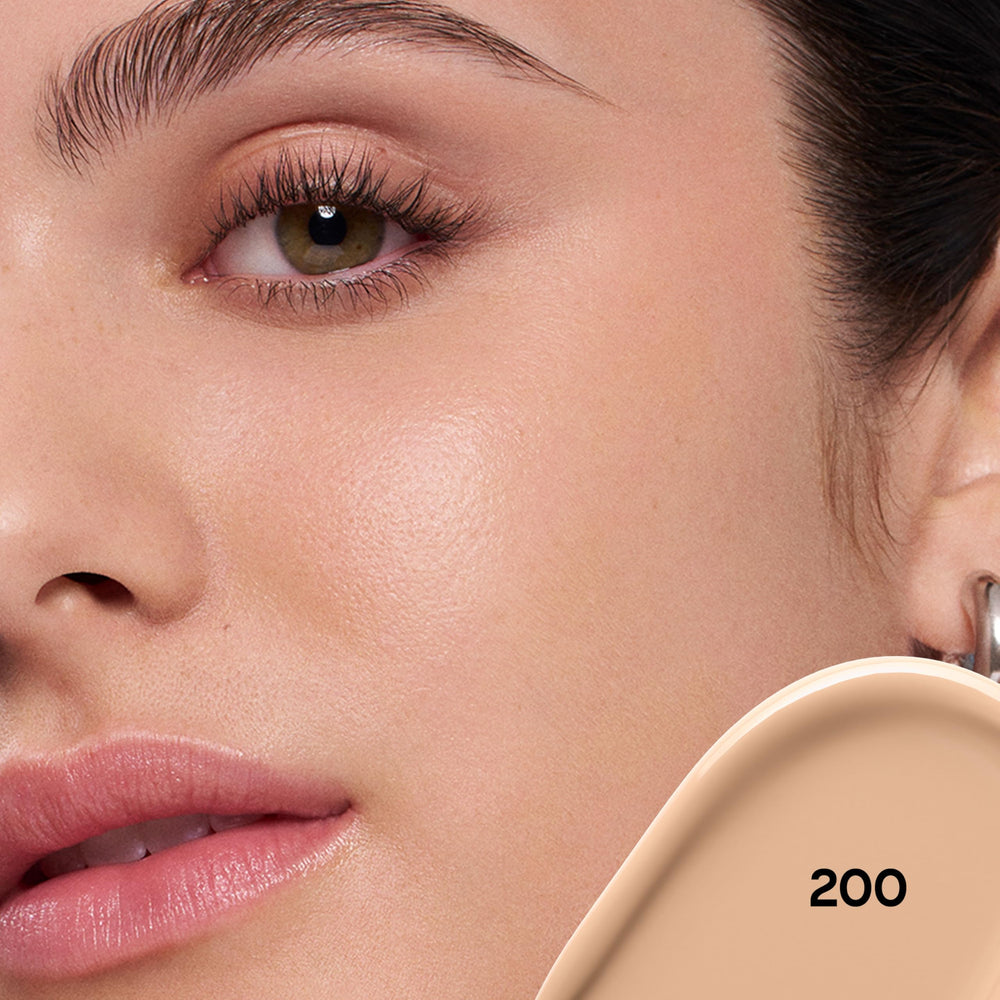 Almay Corrector: aplicación suave que oculta imperfecciones al instante.