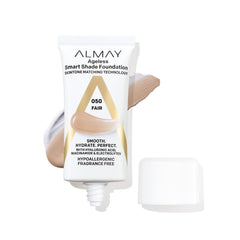 Almay Smart Shade Foundation, botella vertiendo tono ideal al mezclar