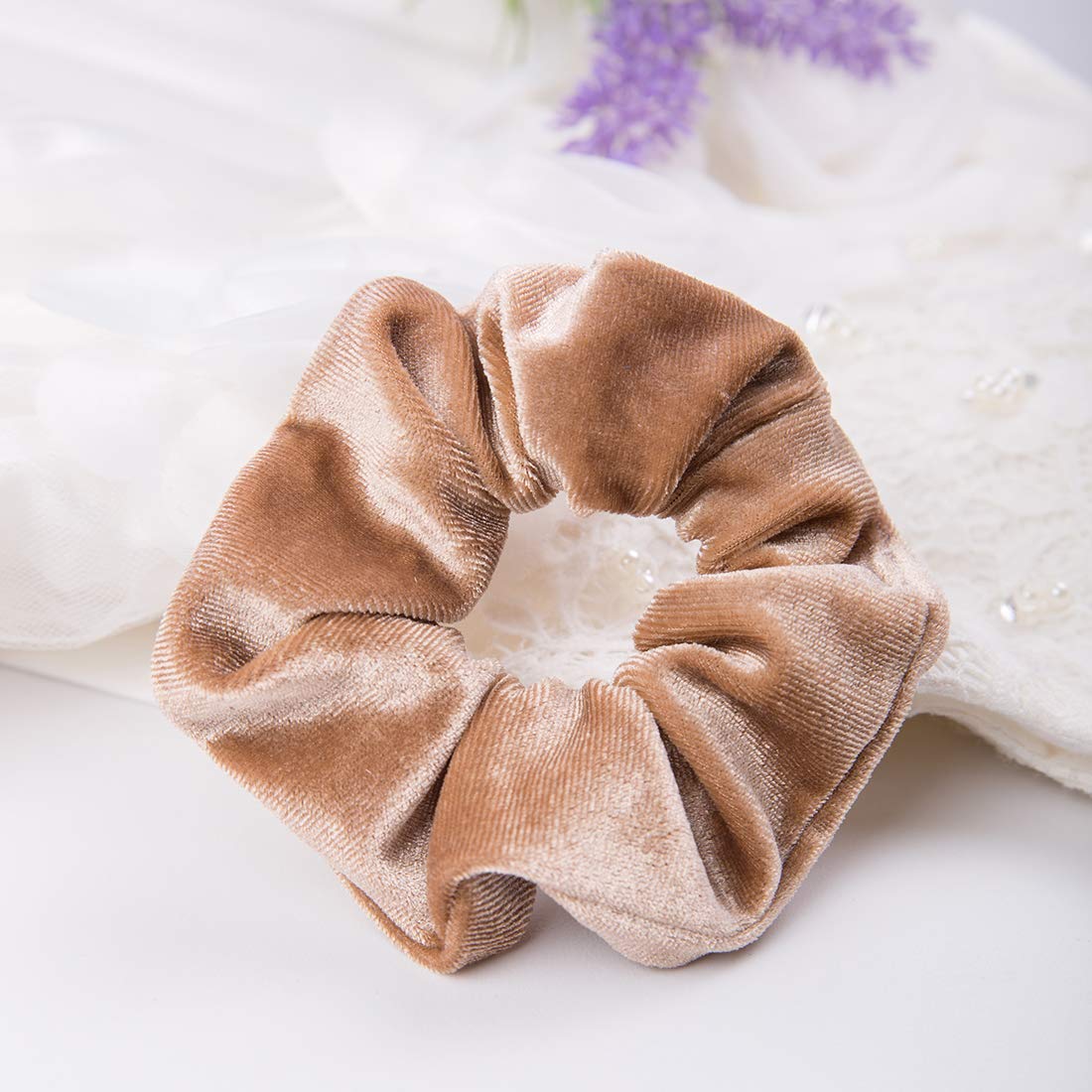 ALMHH coleteros de terciopelo beige: combinación neutra para looks diarios.