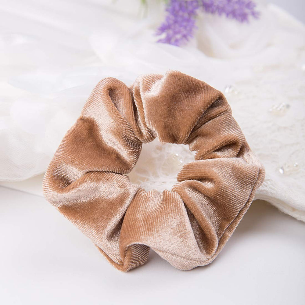 ALMHH coleteros de terciopelo beige: combinación neutra para looks diarios.