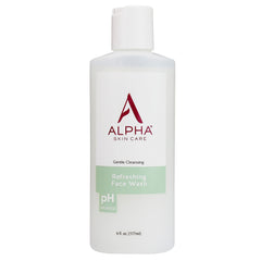 Alpha limpiador facial refrescante en botella para uso diario.