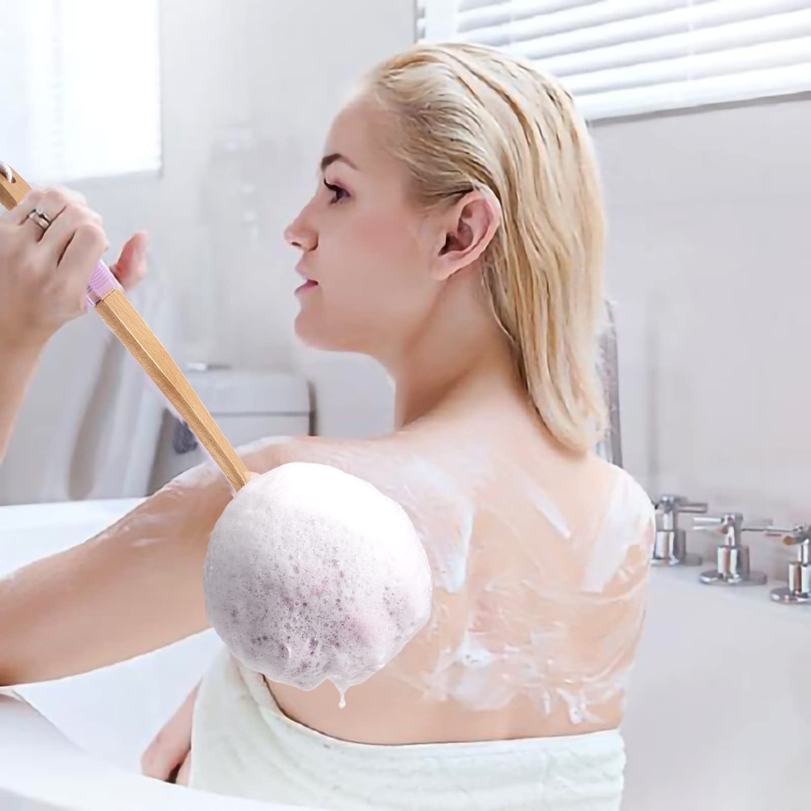 AmazerBath espuma densa se consigue con poco gel de ducha.