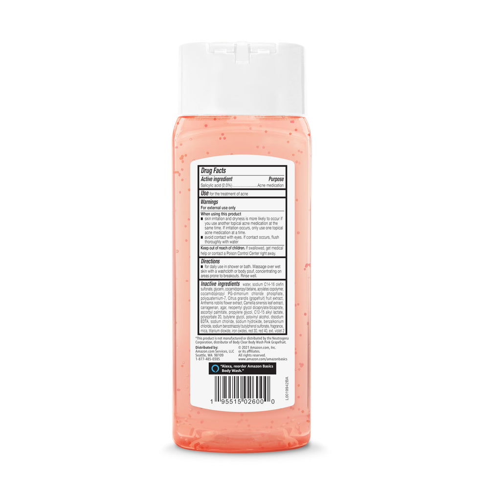 Espuma cremosa de Amazon Basics en la palma, ideal para uso diario en la ducha