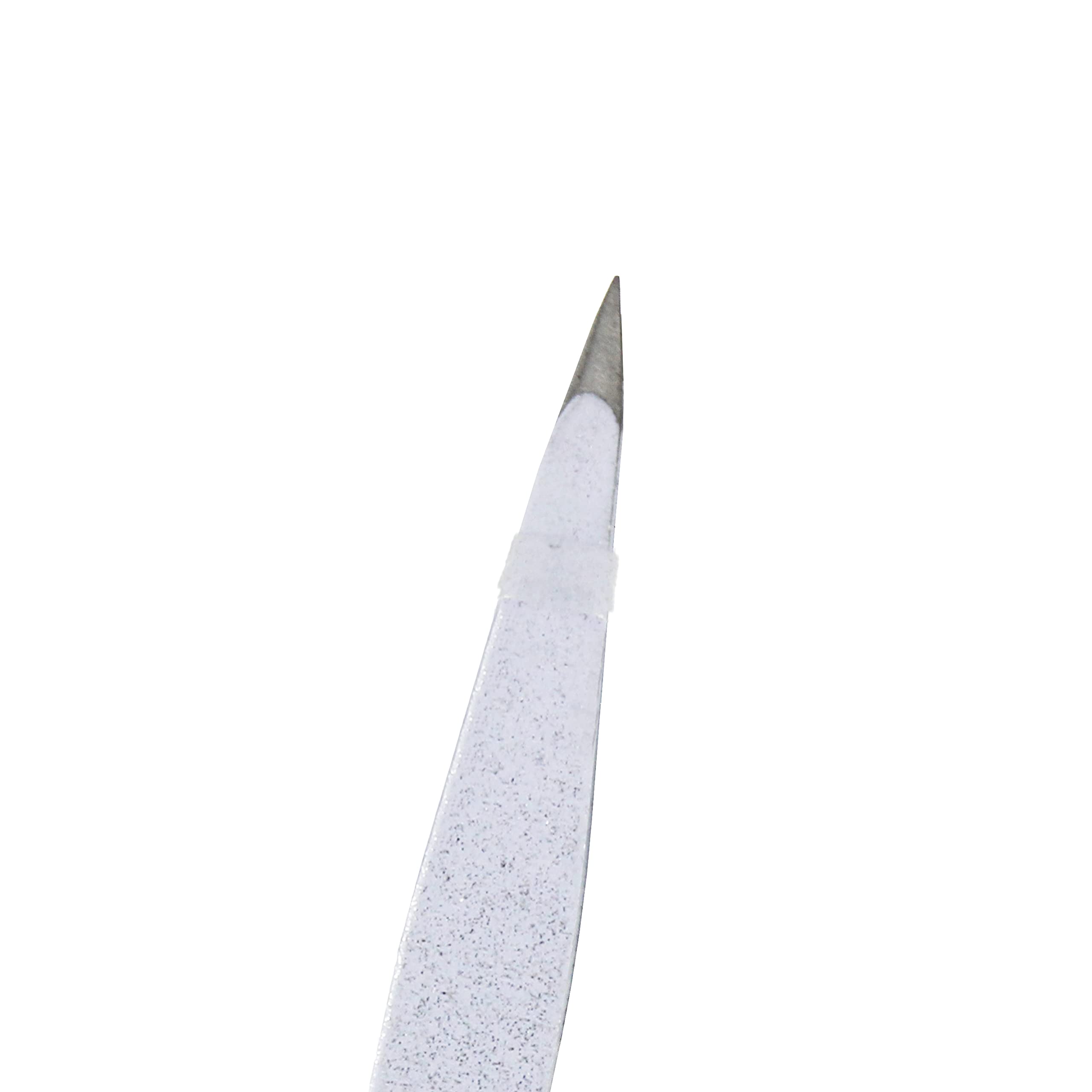 Amazon Basics comfort-grip design helps steady handling during tweezing.