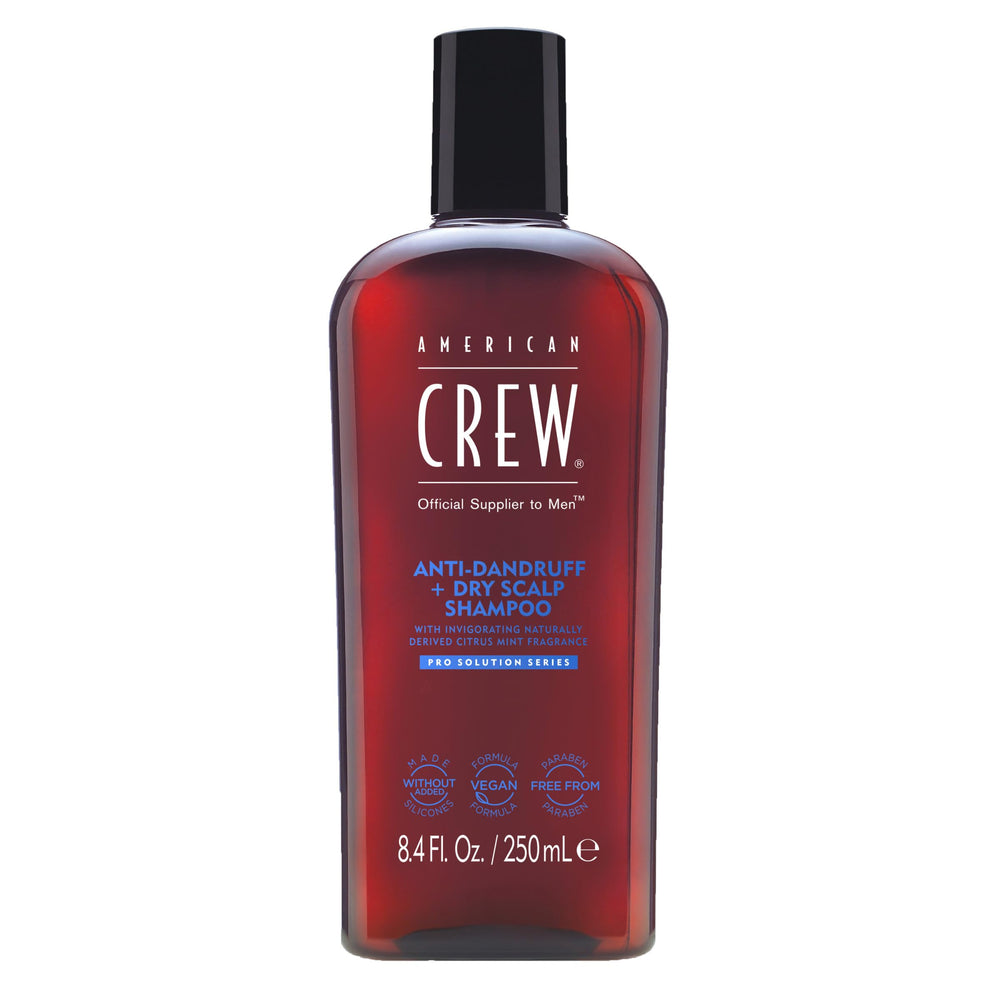 Champú anticaspa American Crew en botella de 8 oz para cuero cabelludo limpio.