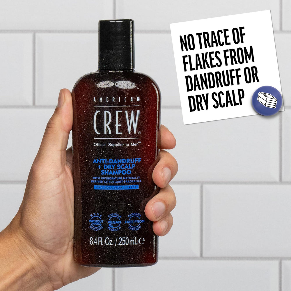 Cabello y cuero cabelludo revitalizados con champú de American Crew.