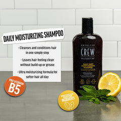 American Crew Shampoo aplicándose, espuma cremosa para limpieza cómoda.