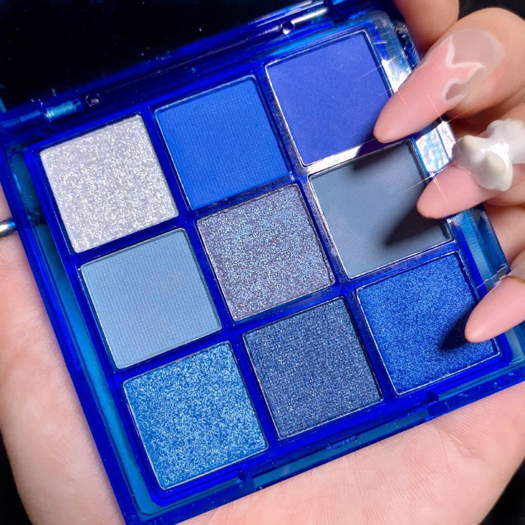 AMY'S DIARY Glitter blue eyeshadow close-up for easy, gleaming eye makeup.
