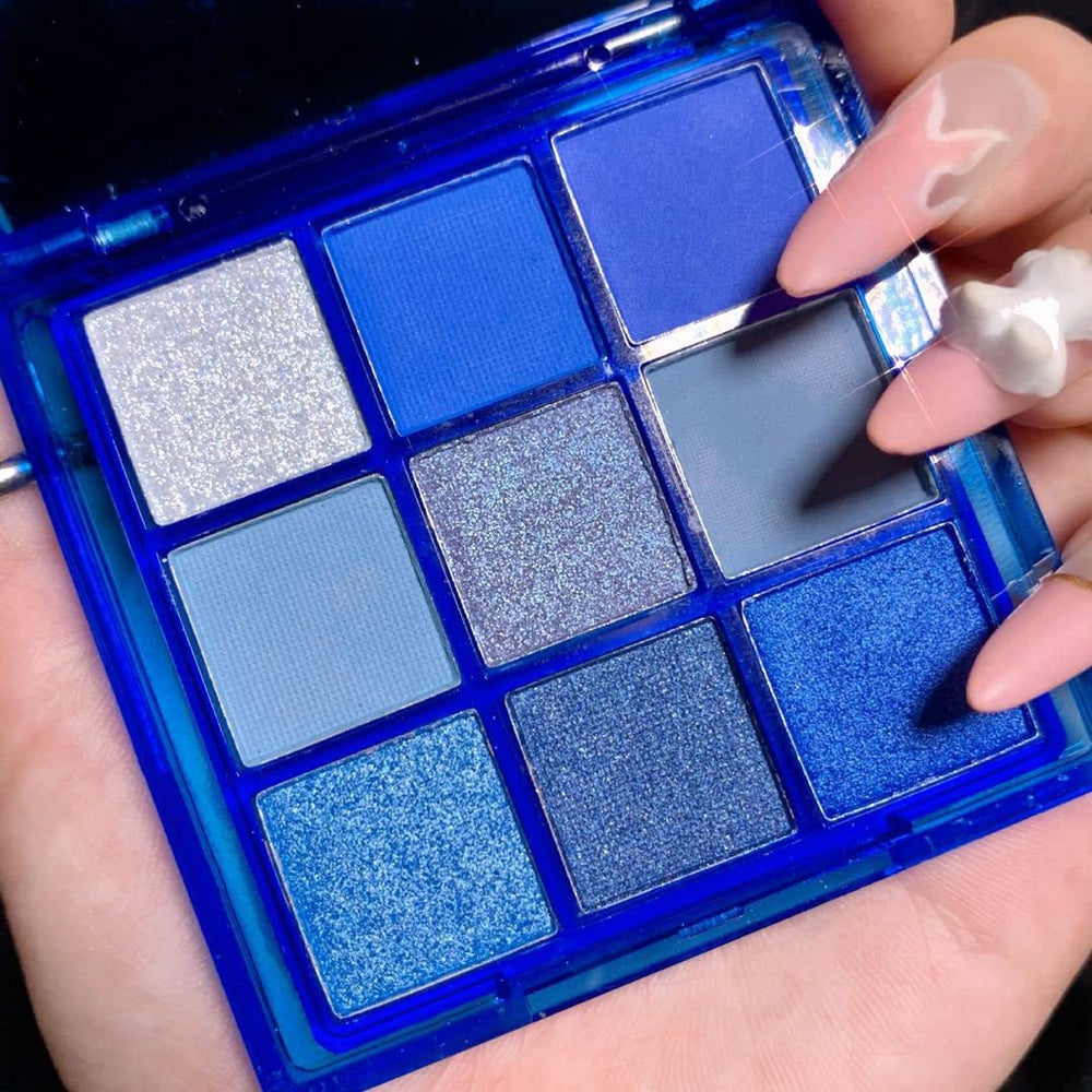 AMY'S DIARY Glitter blue eyeshadow close-up for easy, gleaming eye makeup.