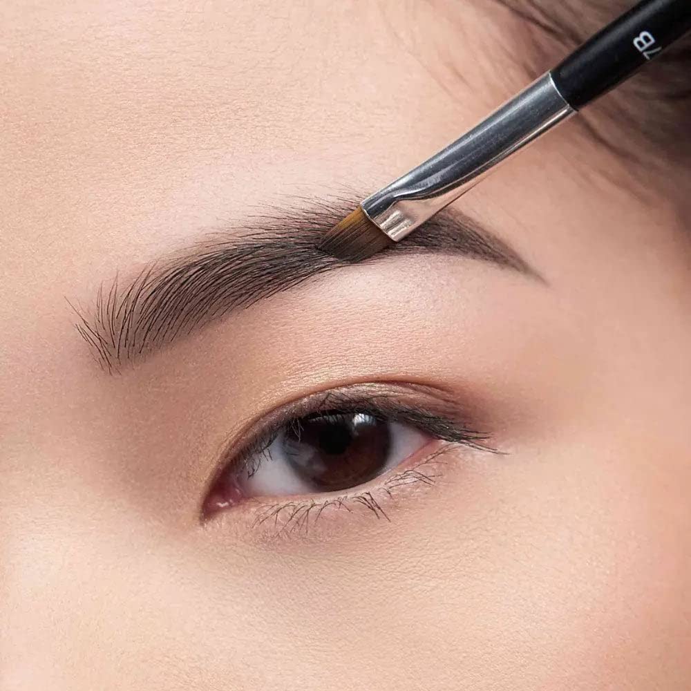 Anastasia Beverly Hills 7B brush with synthetic bristles for smooth color control