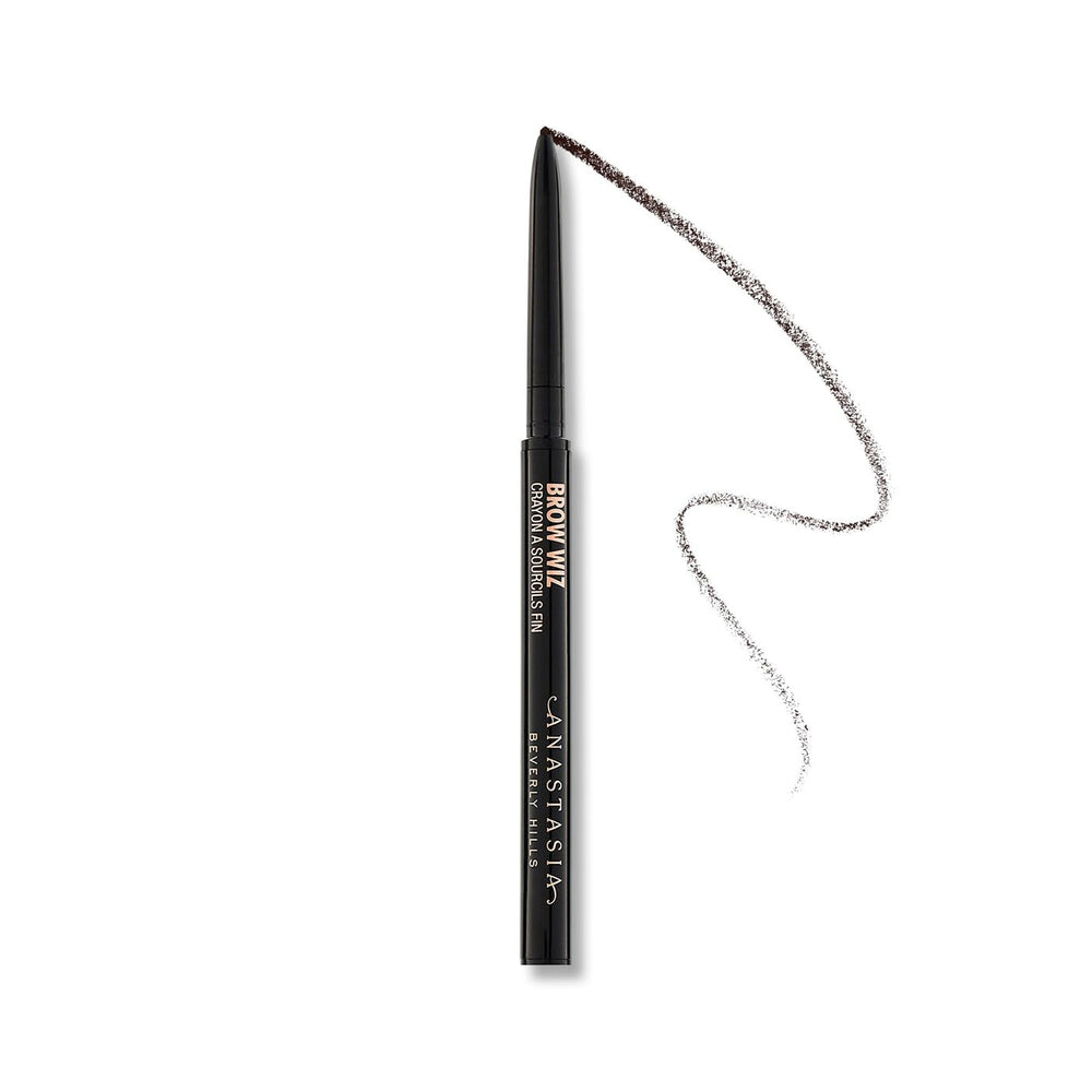 Anastasia Beverly Hills Deluxe Mini Brow Wiz delineado cejas con precisión para un aspecto definido.