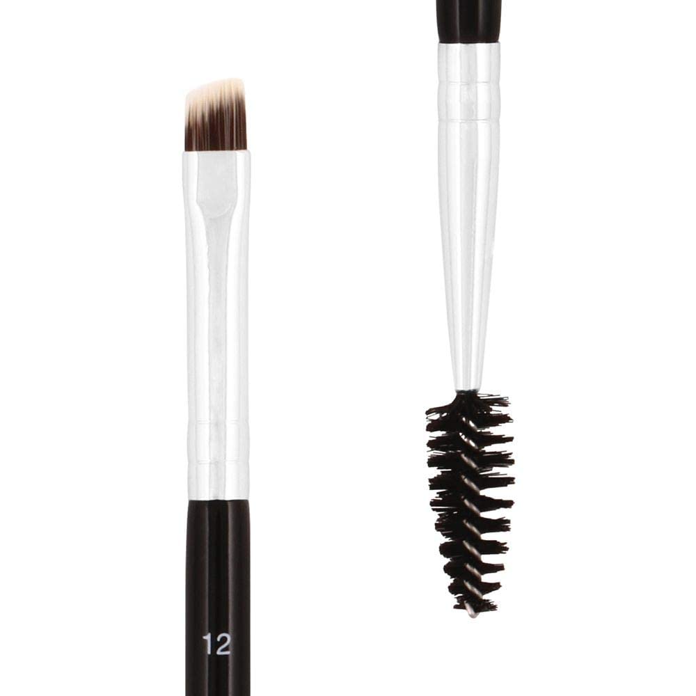 Angled head of Duo Brush #12 for defined brows