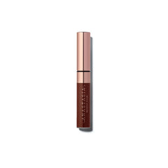 Gel tintado caoba de Anastasia Beverly Hills añade dimensión natural.