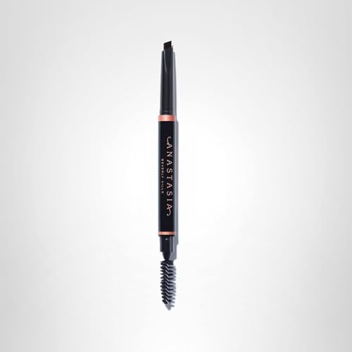 Long-lasting Brow Definer Granite results in durable brows.