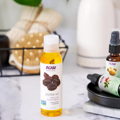 Acondicionador Andalou Naturals con vitamina E para fortalecimiento capilar.
