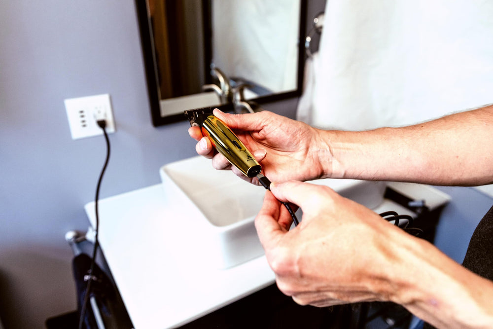 Andis Insight Slim blade oil and cleaning brush for maintenance.