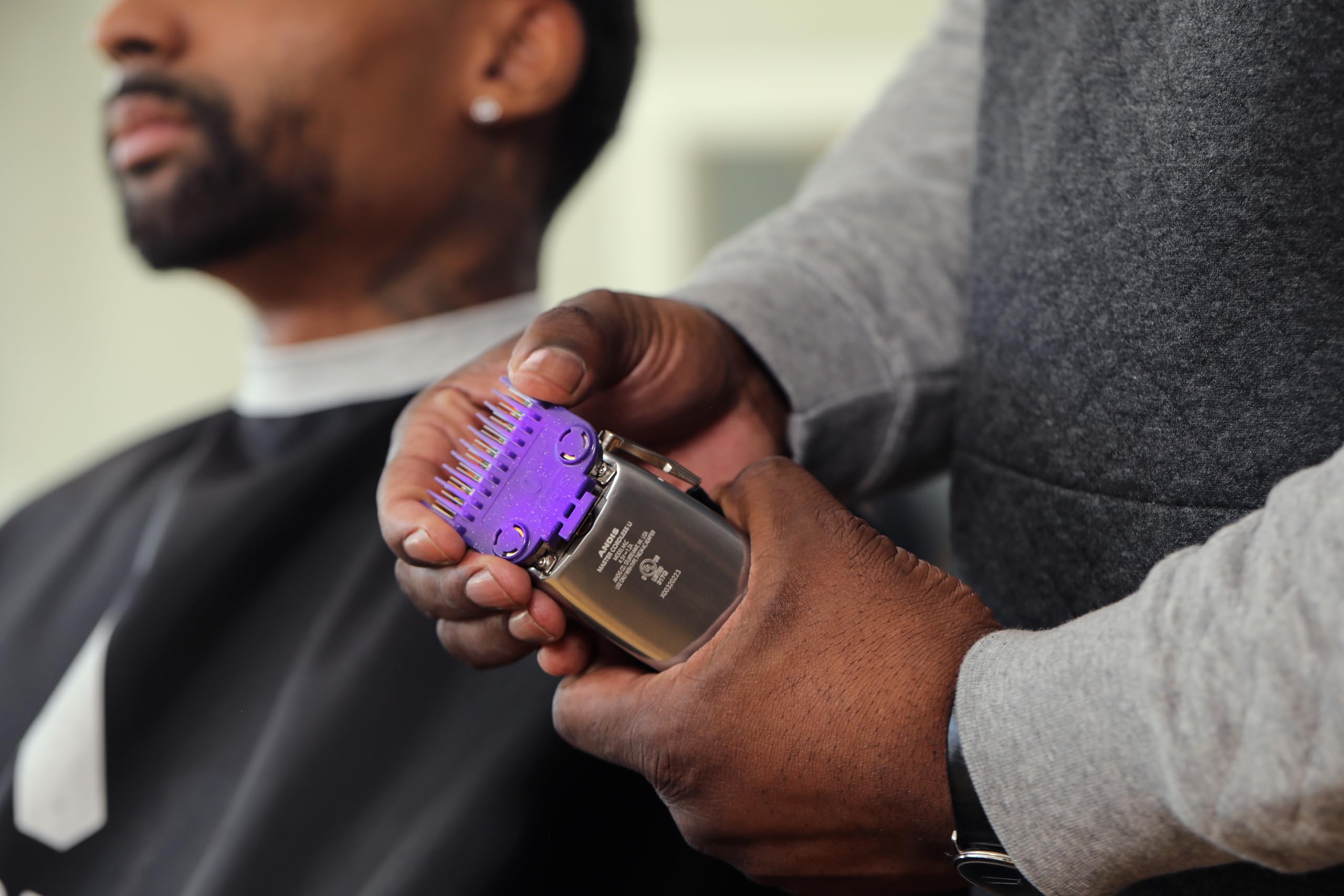 Andis Master dual magnetic comb 3 ensures accurate guard placement