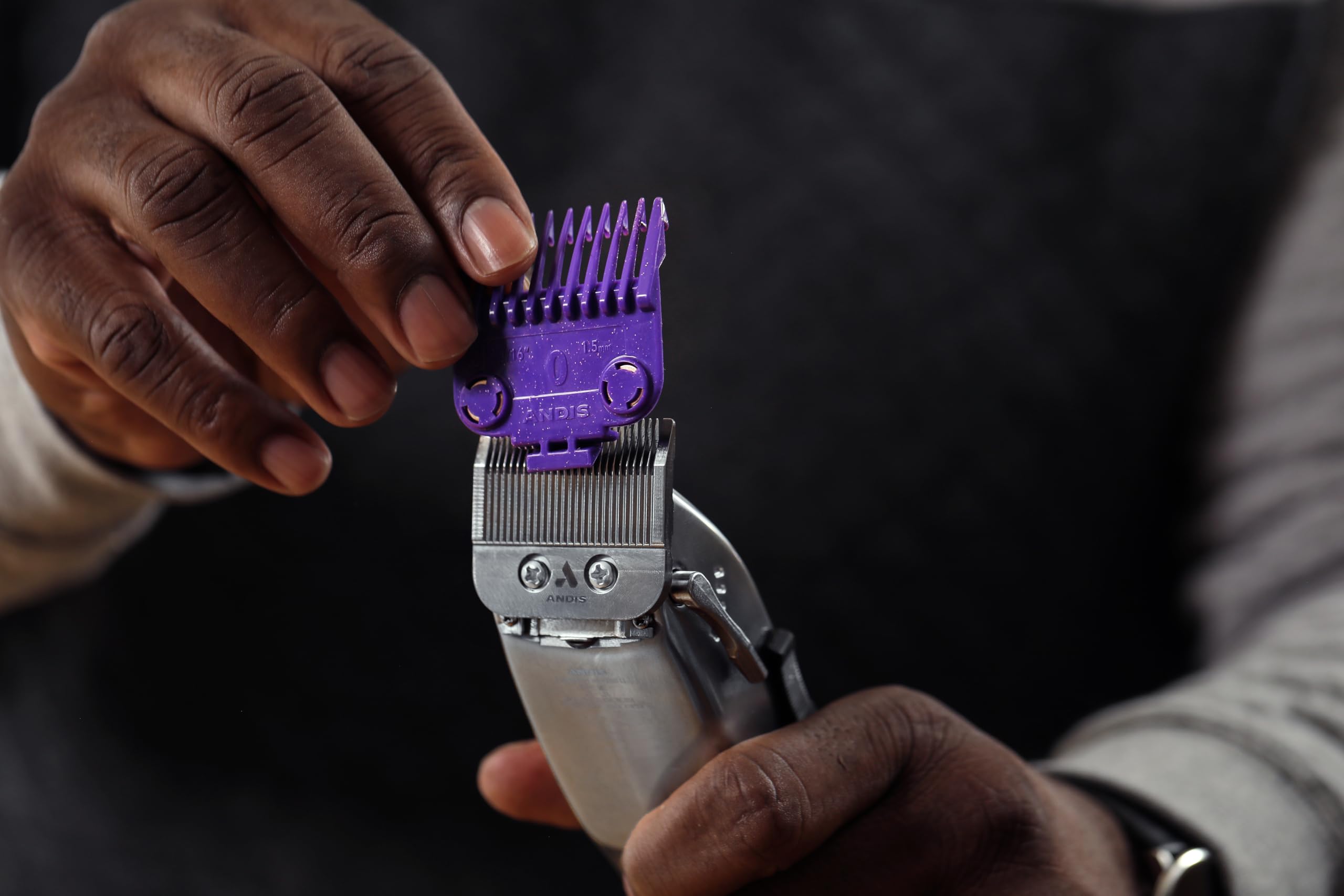 Andis Master dual magnetic comb 4 helps maintain uniform cut depth