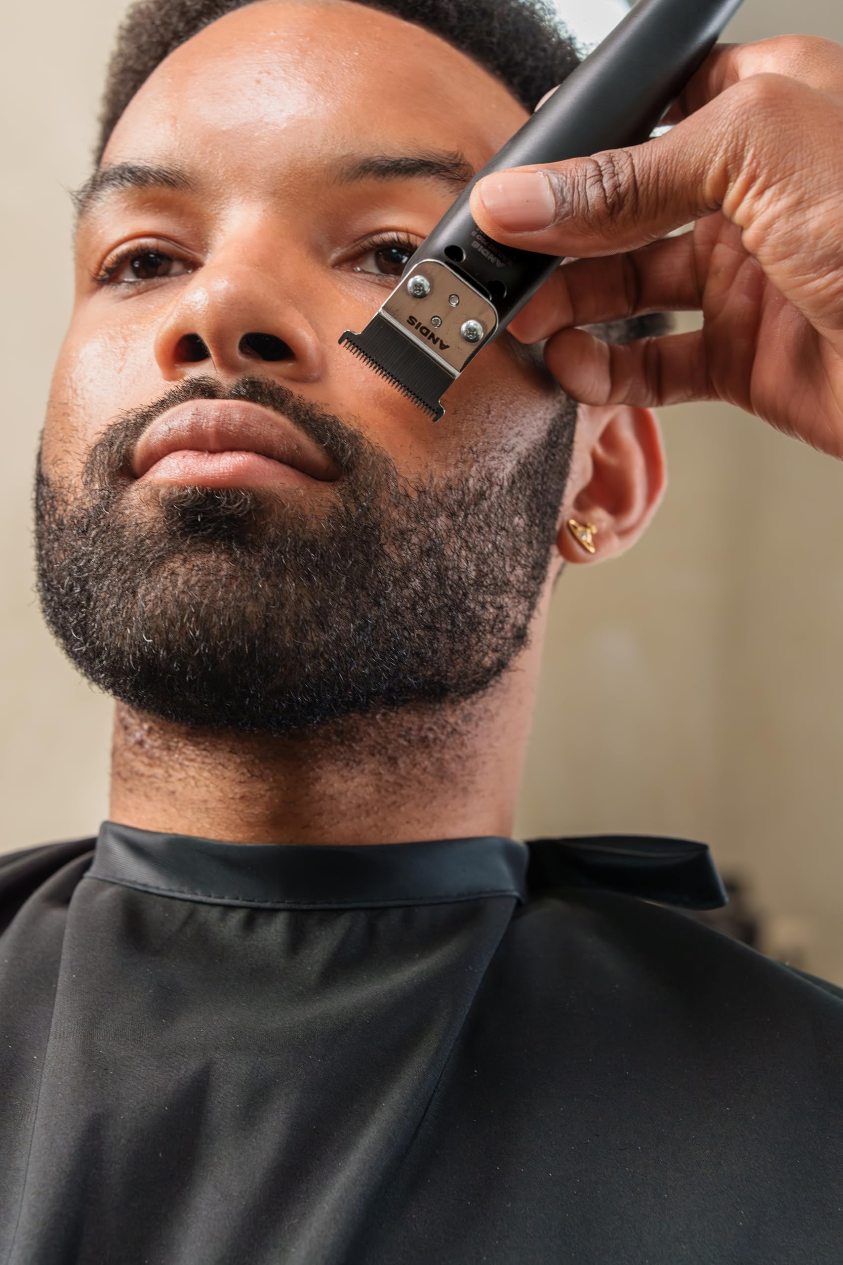 Andis Slimline Pro II four-attachment combs for versatile length options.