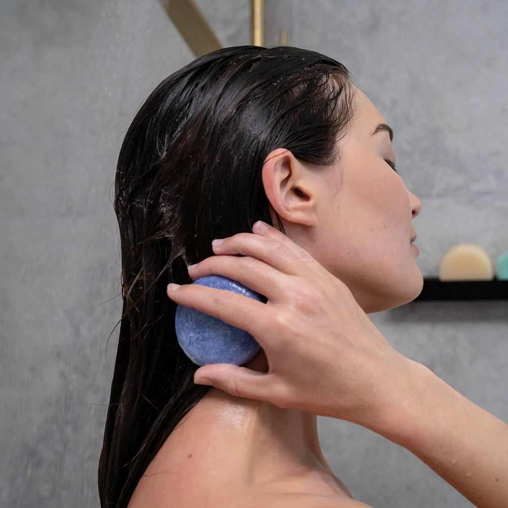 ANIHANA Fórmula ligera: limpia sin pesadez para cabello fino.