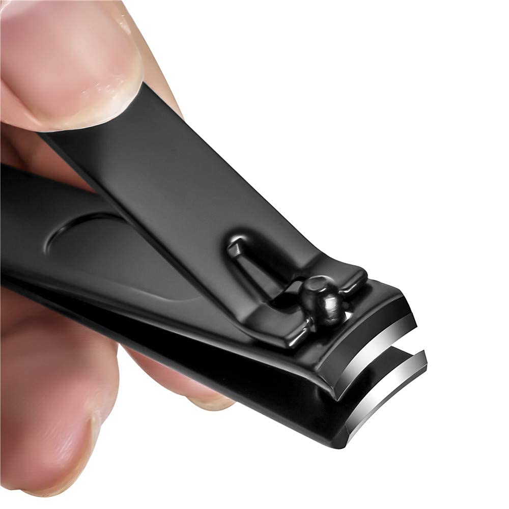 Aogeili nail clippers blade close-up shows sharp cutting edge.