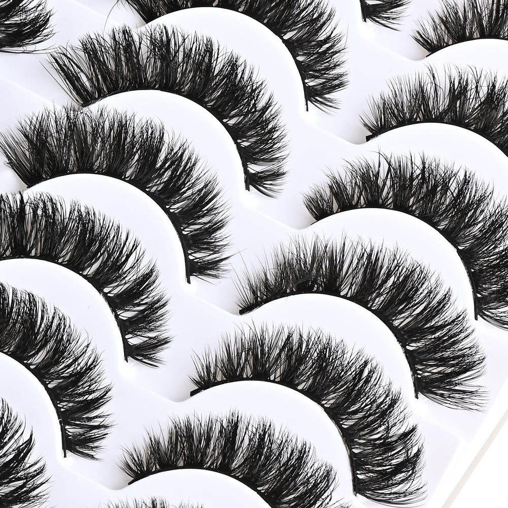 APCYUST Lashes D-curve Definition delivers gentle volume for natural enhancement.