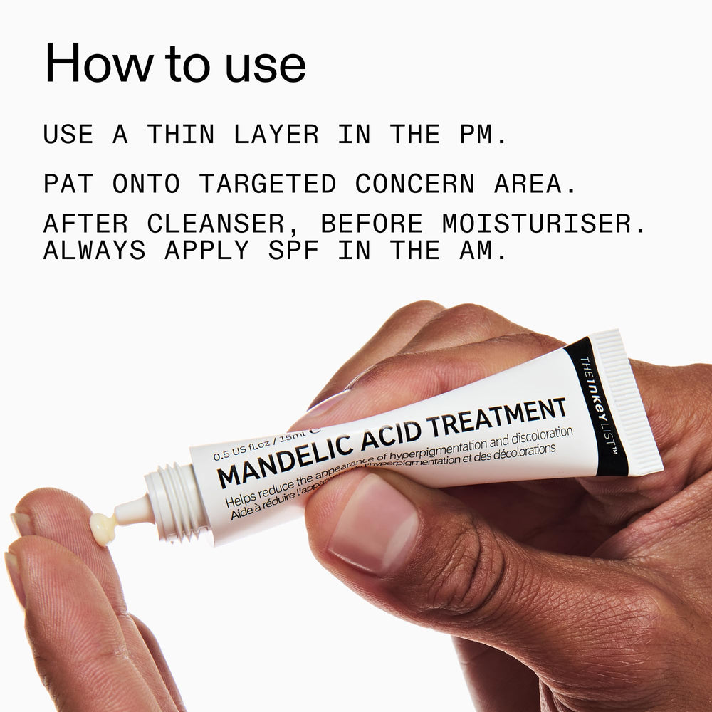 Aplicación nocturna del The INKEY List Mandelic Acid Treatment sobre piel limpia