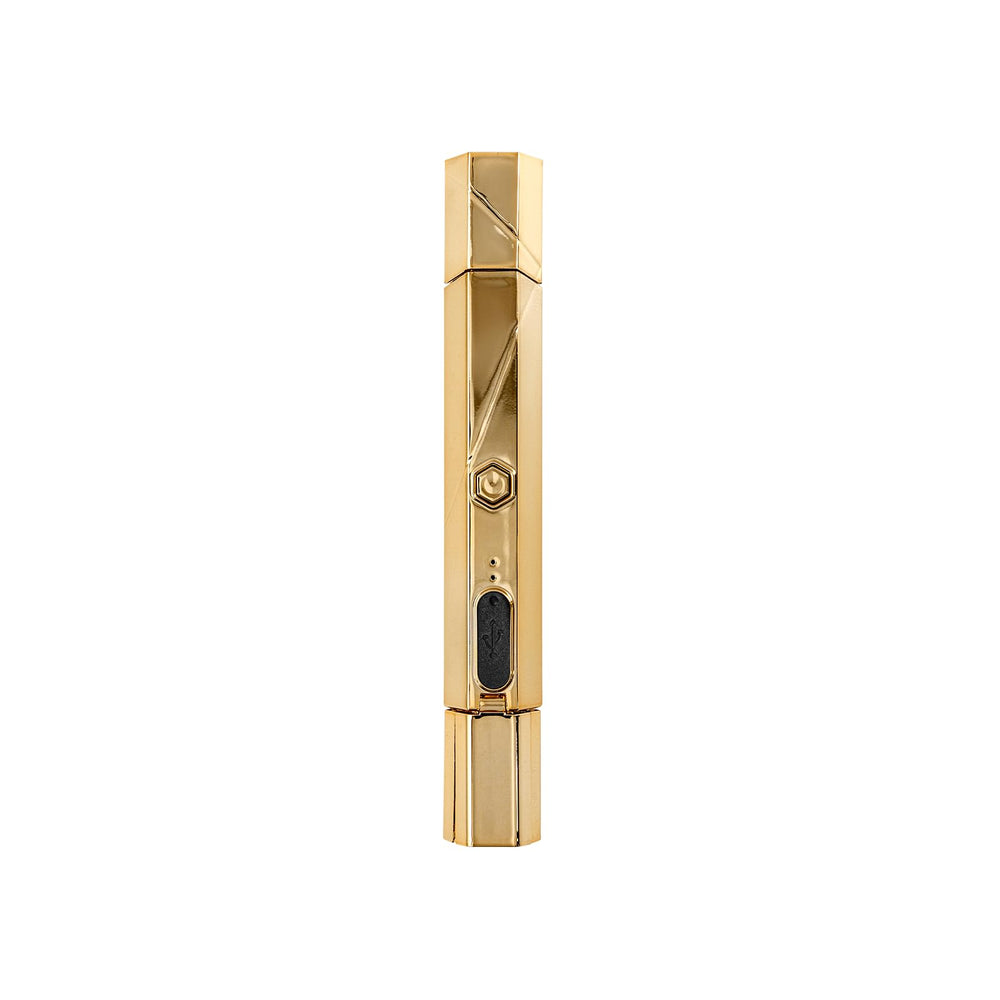APRÉS Omni Light used handheld for convenient client curing sessions.