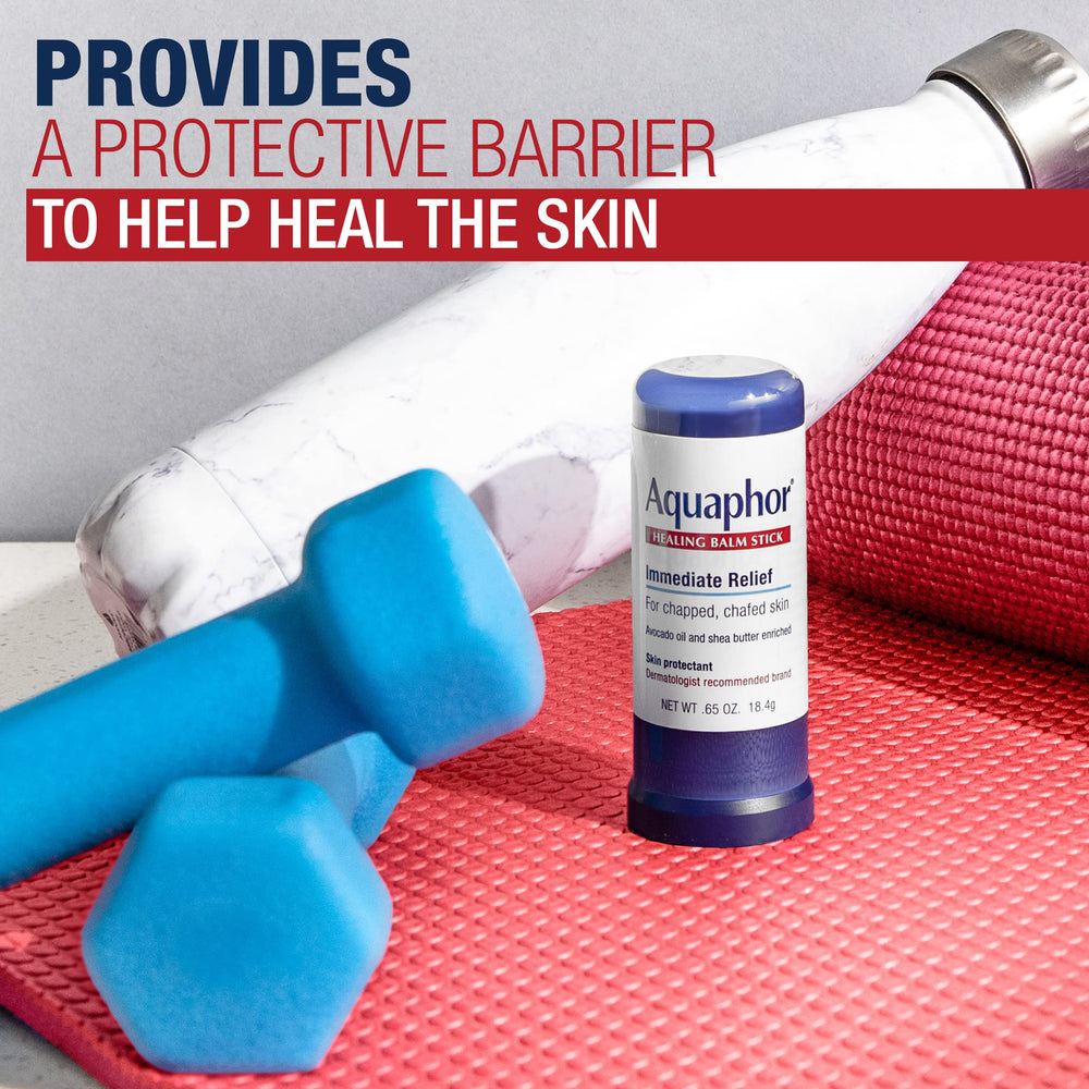Aquaphor Healing Balm Stick ofrece protección suave para la piel.