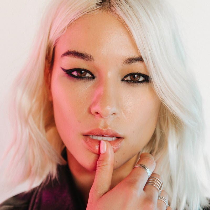 ARCTIC FOX Bleach Please violet base counteracts yellow tones