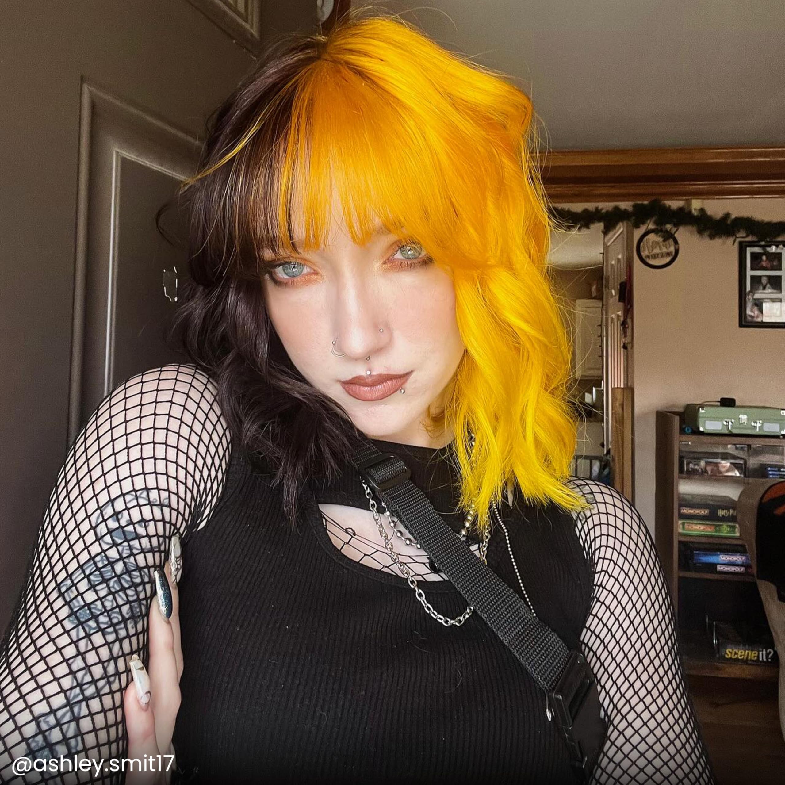 ARCTIC FOX Cosmic Sunshine hair application, shows conditioning while coloring for soft results