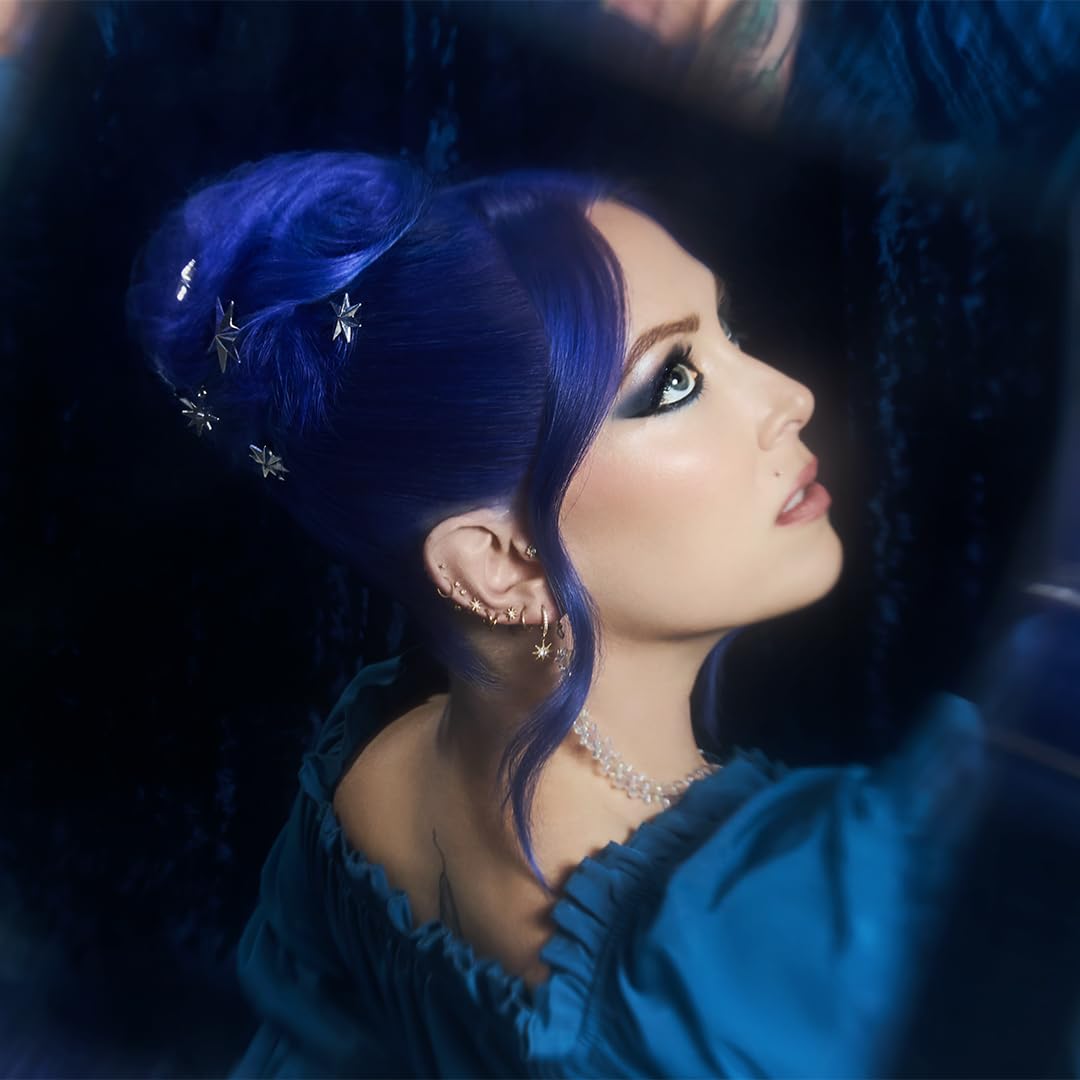 Arctic Fox Midnight Blue pour illustrating creamy, even texture for application.