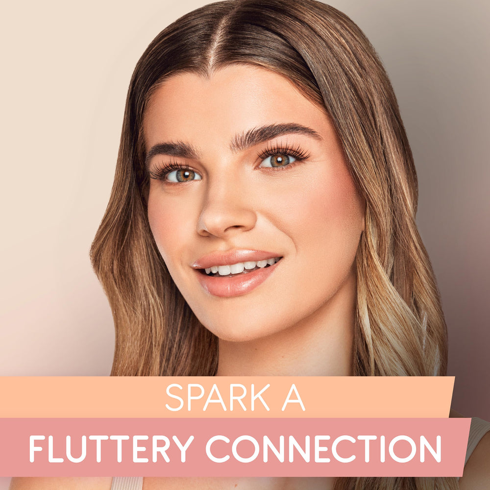 Ardell Naked Clusters 421 Invisiband demonstrates a seamless blend with natural lashes.
