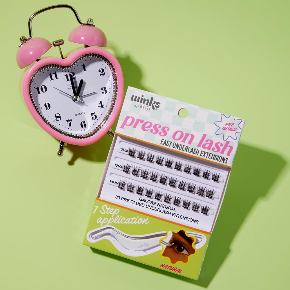 Ardell Winks beginner-friendly kit includes a simple applicator.
