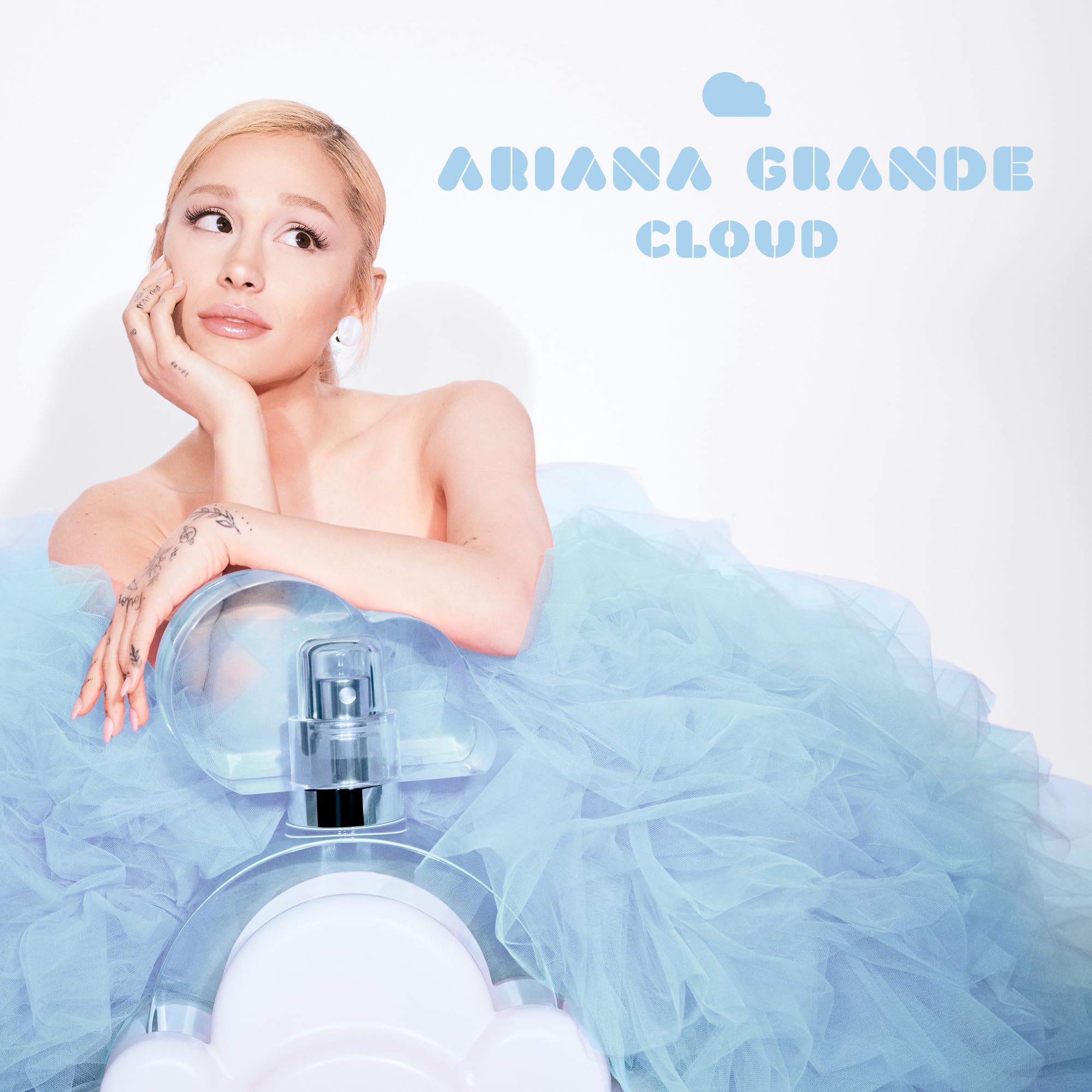 Ariana Grande Cloud packaging highlights gift-ready presentation and travel-friendly size.