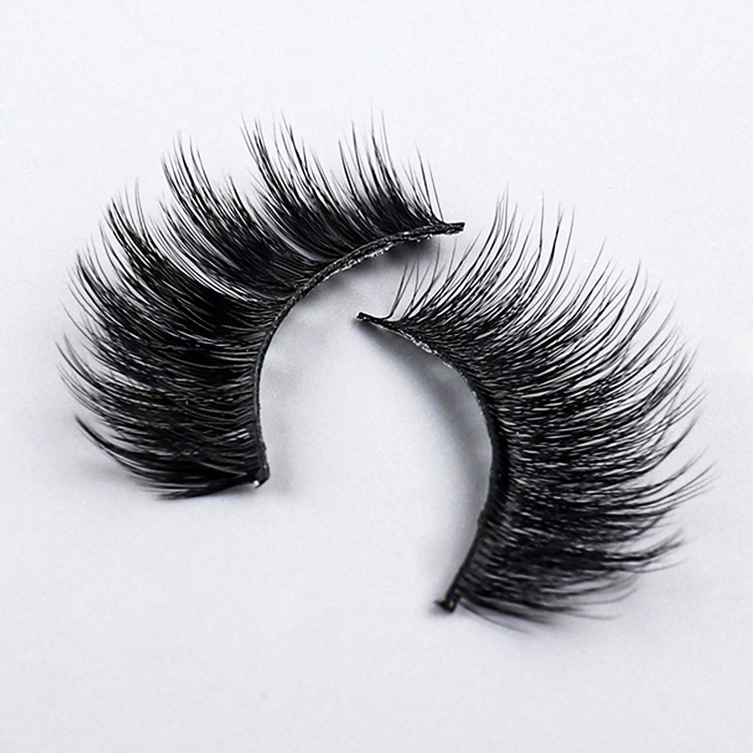 AROIC handmade synthetic fiber lashes emphasize fluffy natural look.