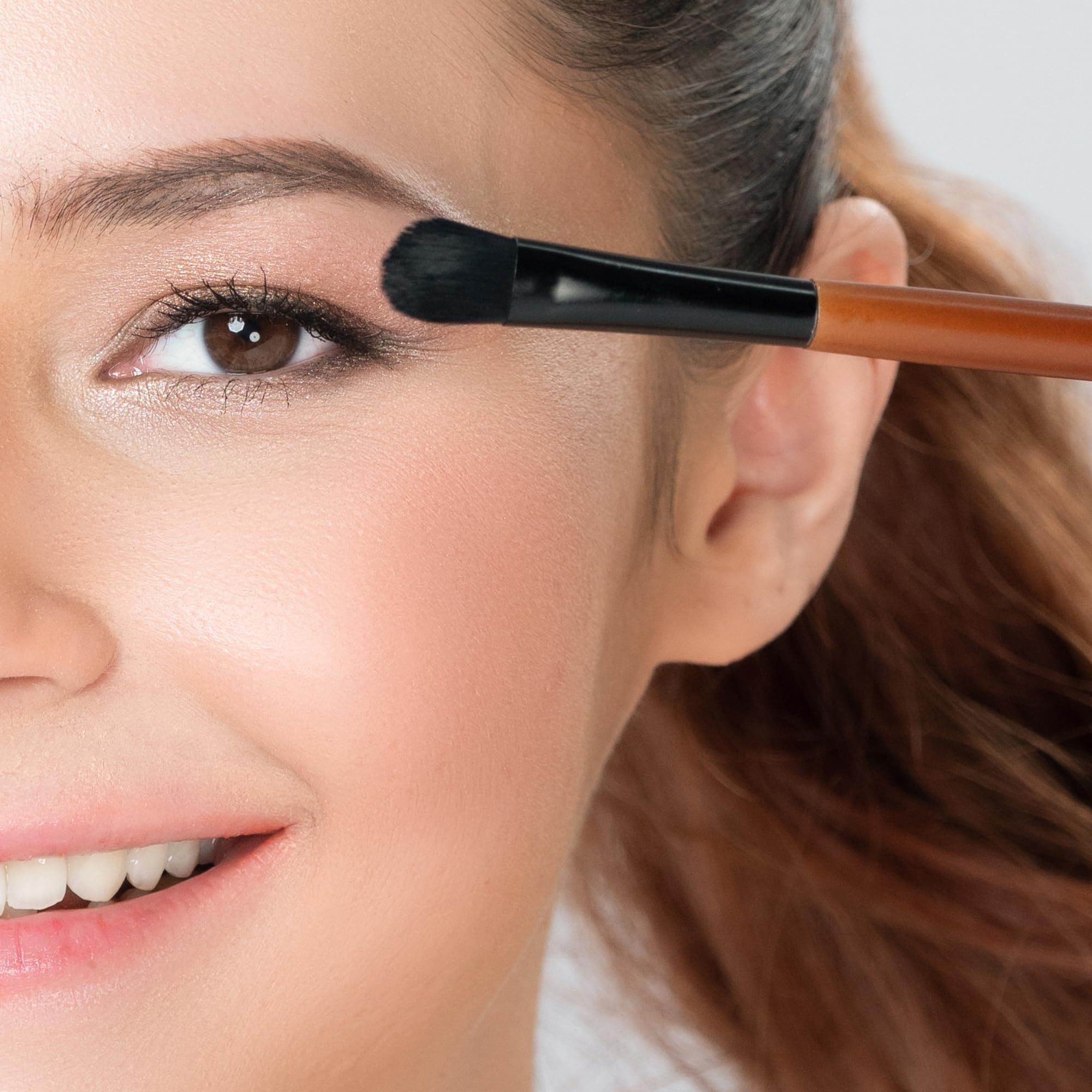 ARTDECO All In One Eye Primer, aplicación precisa para ocultar irregularidades y rojos.