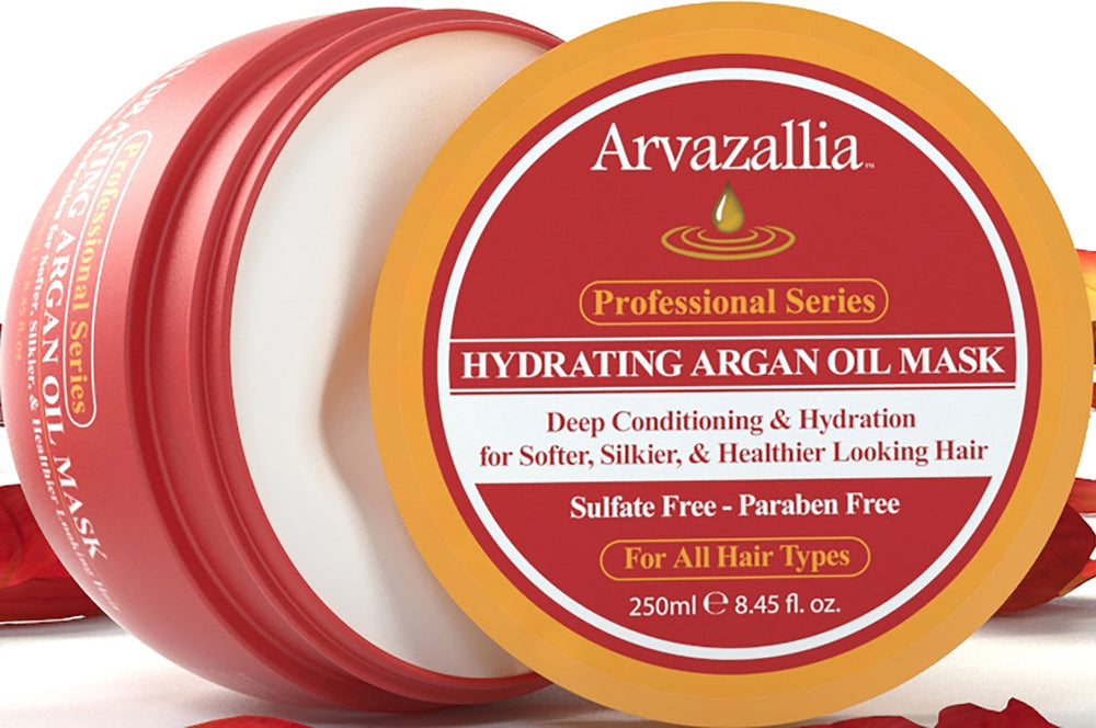Arvazallia aplica la mascarilla para reparar cabello dañado.