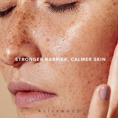 Asterwood Serum aplicación suave en mano: se distribuye fácilmente