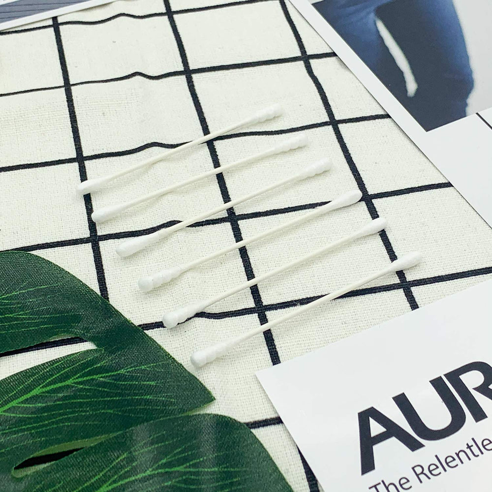 AURASIN makeup application and removal with multi-use swabs