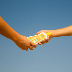Australian Gold spray gel label shows broad spectrum protection