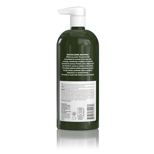 Champú Lavanda Revitalizante de Avalon Organics genera espuma cremosa al aplicar.