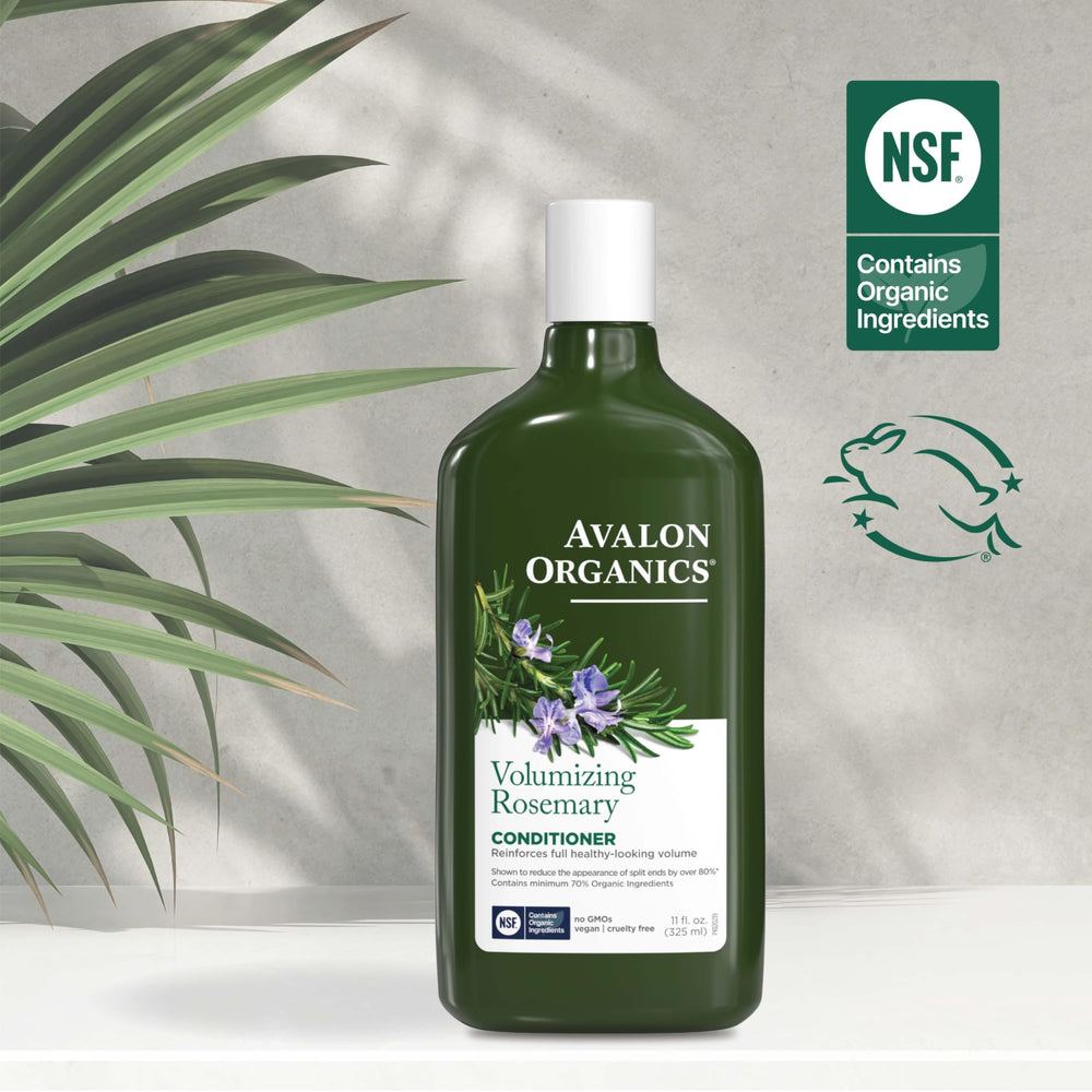 Aroma fresco de romero del acondicionador Avalon Organics para una experiencia sensorial.