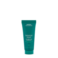 Aveda Botanical Repair Strengthening Conditioner: botella volcada para desenredar al instante.